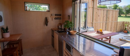 The Green Tent - Matakana Accommodation - Kitchen welcomes the outside in